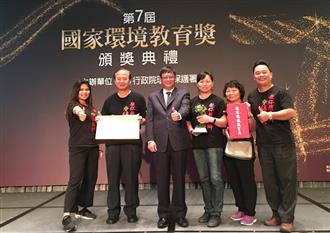 結頭份社區團隊與署長張子敬合影