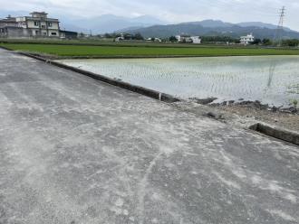 圖3.農機行駛路面前未清潔，造成路面污染
