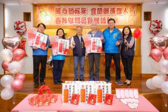圖4.代理縣長與局長許嘉琦、議員黃定和頭城鎮、礁溪鄉、壯圍鄉清潔隊代表合照