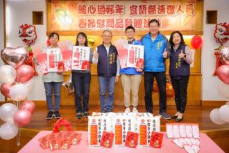 圖5.代理縣長與局長許嘉琦、議員黃定和三星鄉、大同鄉、南澳鄉清潔隊代表合照