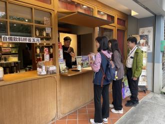 環保局長許嘉琦帶隊稽查禁用塑膠飲料杯