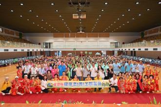 林茂盛代理縣長、張勝德議長、黃定和議員、林麗議員、羅東鎮長吳秋齡與志(義)工合照