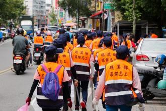 圖2.礁溪鄉公所環保志工出動清理環境