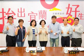 1.縣務會議獻獎大合照。