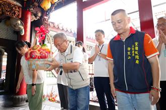 代理縣長至宜蘭城隍廟敬稟今年度集中燒作業