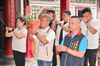 圖6縣長至城隍廟敬稟今年度集中燒作業