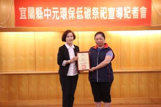 圖3、農曆七月期間由城隍爺坐鎮利澤焚化廠派發財帛，感謝宜蘭及羅東城隍廟協助