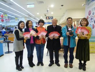 宜蘭縣環保局與家樂福宜蘭店及宜蘭聯勸基金會合作設置「袋來幸福箱」摸彩活動順利落幕