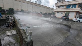 法規規範洗車設備之規格，包含馬達馬力、灑水頭間距等，業者可依循相關規格設置及維護