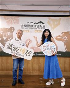林茂盛代理縣長與影展大使吳汶芳合影
