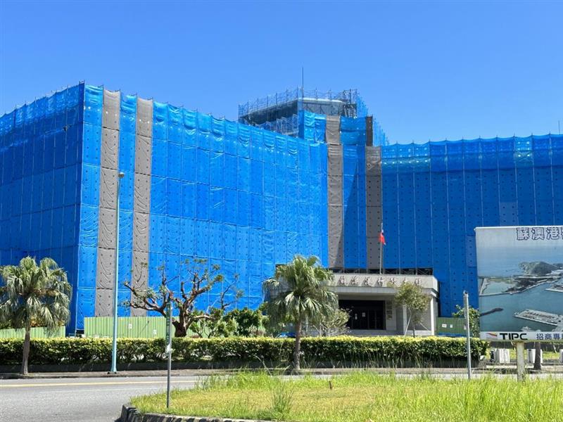 結構體施工架外緣完整覆蓋防塵布(網)