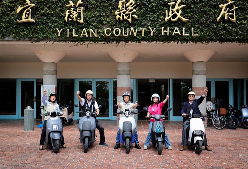 4.代理縣長、局長及議員合照