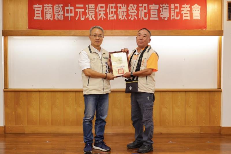 圖片說明：圖2、農曆七月期間感謝羅東城隍廟協助宣導及代收服務
