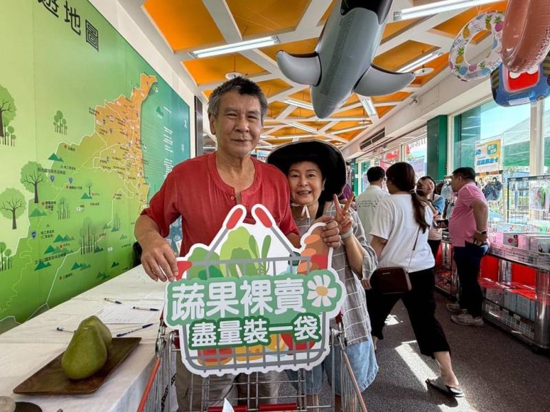 圖片說明：6.民眾用行動支持蔬果裸賣