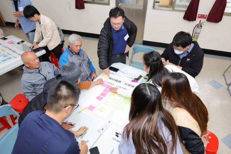 圖片說明：大同淨零轉型節能工作坊帶領議題桌長及大同鄉學員分享討論